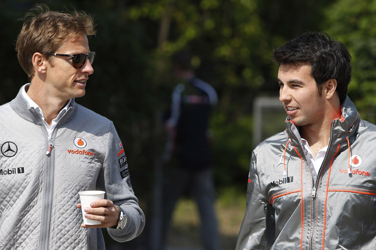 Fleissig am Funken: Jenson Button und Sergio Pérez