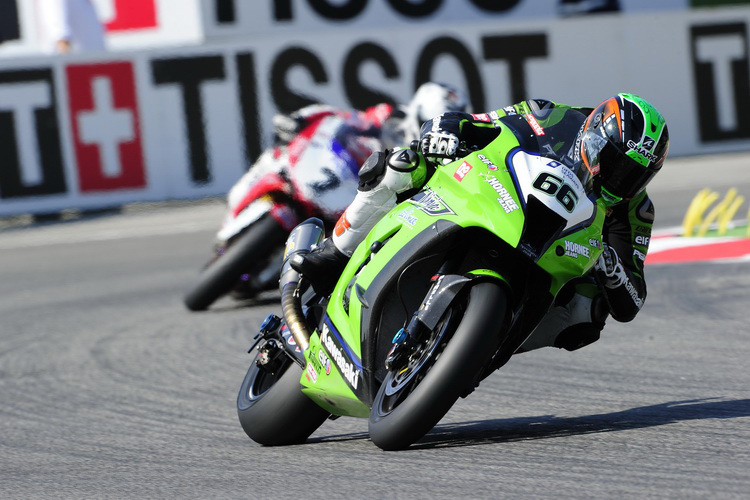 Rundenlang hielt Tom Sykes erfolgreich Carlos Checa in Schach