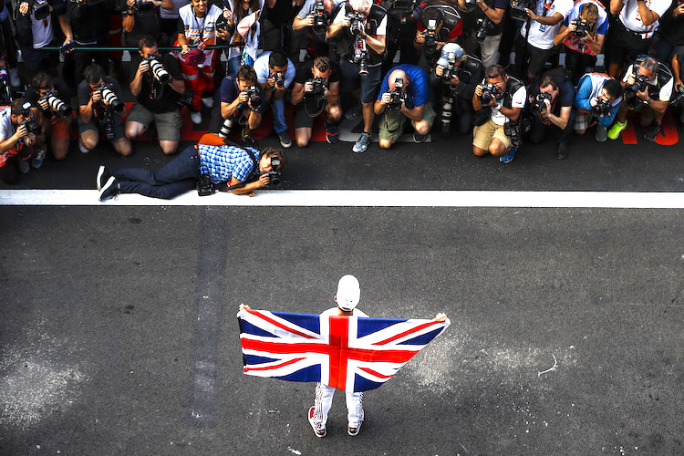 Lewis Hamilton lässt sich in Mexiko feiern