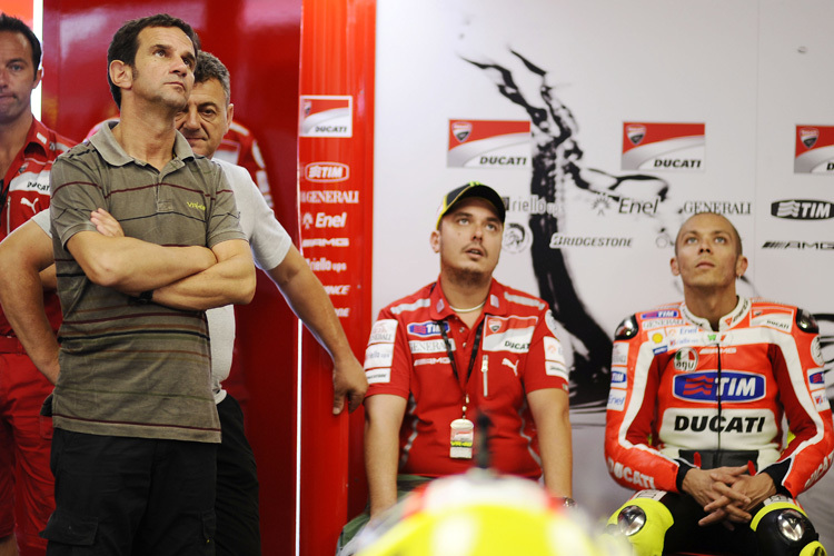 Davide Brivio (ganz links) in der Rossi-Box