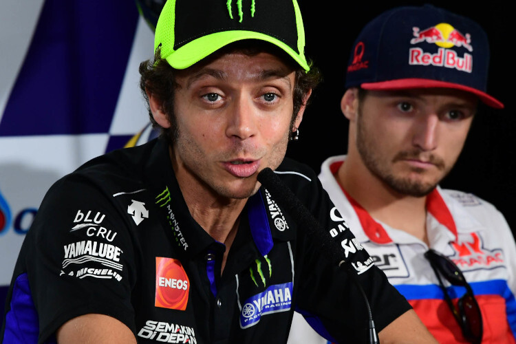 Valentino Rossi neben Jack Miller in der Pressekonferenz