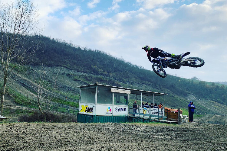 Henry Jacobi auf der Motocross-Strecke von Savignano