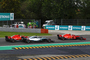 Sebastian Vettel (links) rutscht in Lewis Hamilton, vorne führt Kimi Räikönen