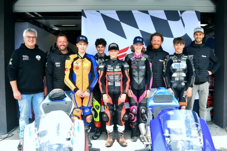 Jochen Kiefer, Philipp Hafeneger, Jason Rudolph, Thias Wenzel, Robin Siegert, Anina Urlaß, Stefan Nebel, Fynn Kratochwil und Lukas Tulovic (v. l. n. r.)