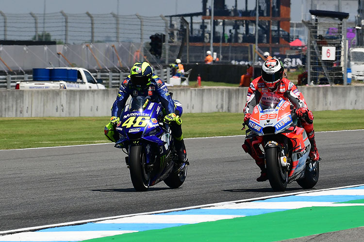 Im FP1: Rossi gegen Lorenzo