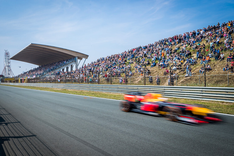 Beliebter Klassiker: Max Verstappen durfte im Rahmen der Jumbo Racedagen auf dem Zandvoort-Rundkurs ein paar Demorunden drehen – und war begeistert