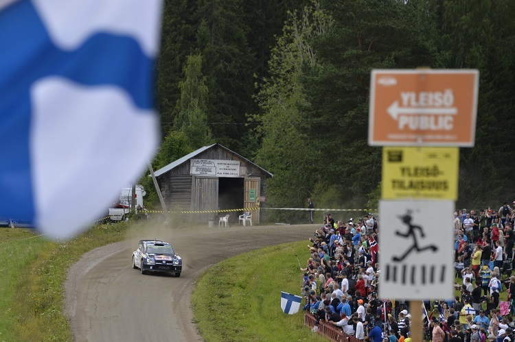 Die Finnen feiern ihren Jari-Matti Latvala