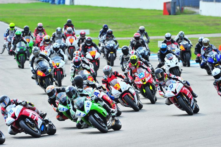 Start zum Rennen der Supersport Open/Superstock 600