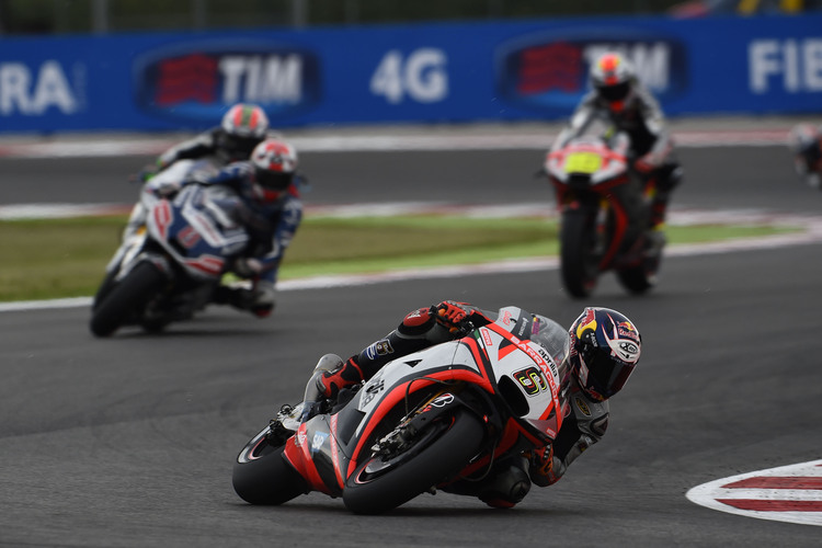 Stefan Bradl im Rennen von Misano vor Barberá (8), di Meglio und Bautista