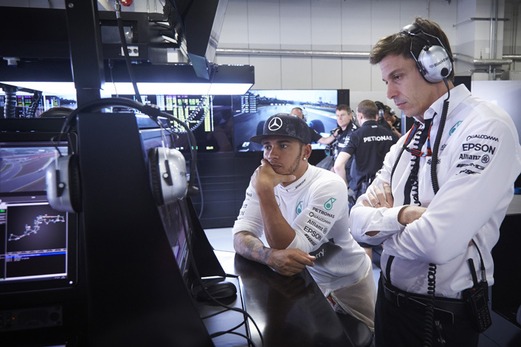 Mercedes-Rennchef Toto Wolff mit Lewis Hamilton