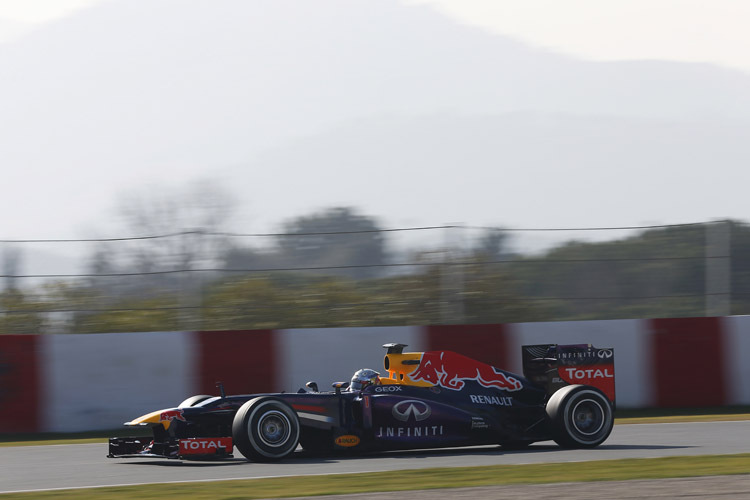 Sebastian Vettel setzt sich erneut an die Spitze der Test-Zeiteniste von Barcelona