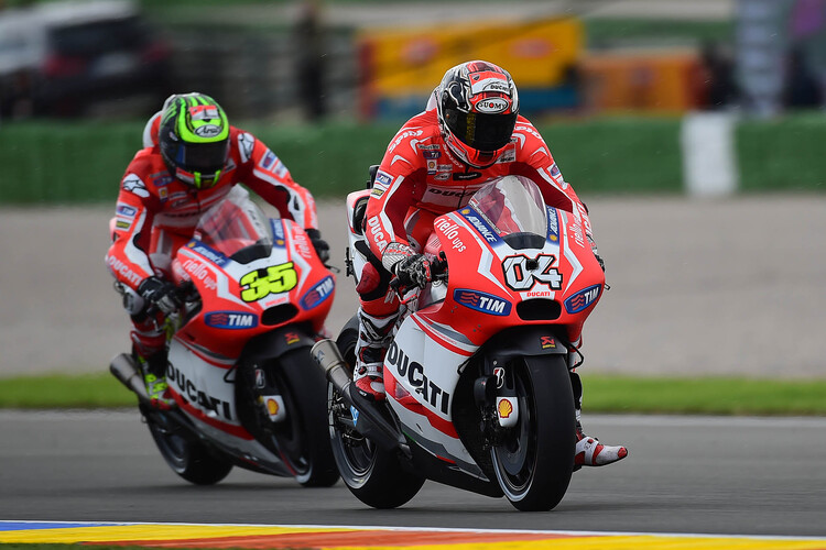 Dovizioso (4) gegen Crutchlow (35)