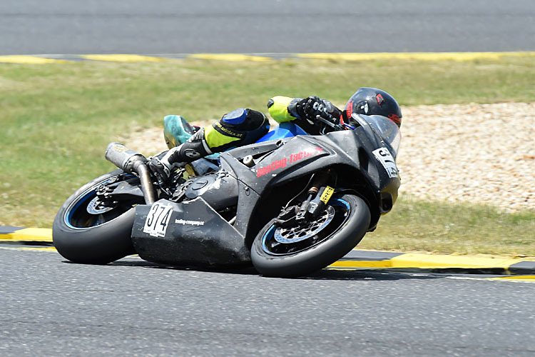 Andreas Gangl auf seiner betagten Suzuki GSX-R1000