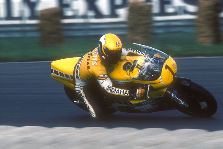 Kenny Roberts mit der Reihenmotor-Yamaha 1980 in Silverstone