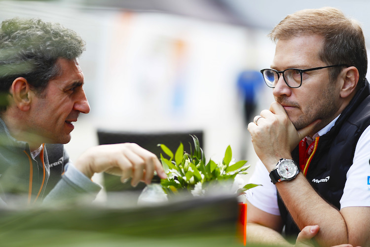 McLaren-Teamchef Andreas Seidl (rechts) mit Techniker Andrea Stella