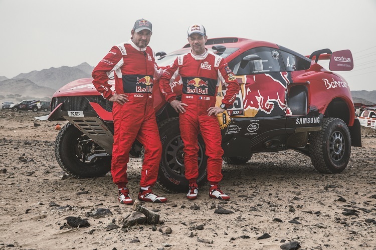 Daniel Elena (li) und Sébastien Loeb vor dem Prodrive BRX