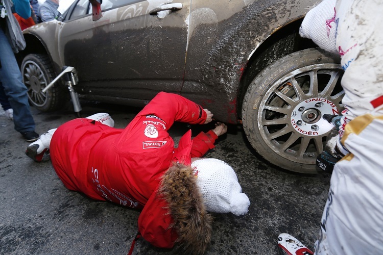 Sébastien Loeb nach dem Stein des Anstosses