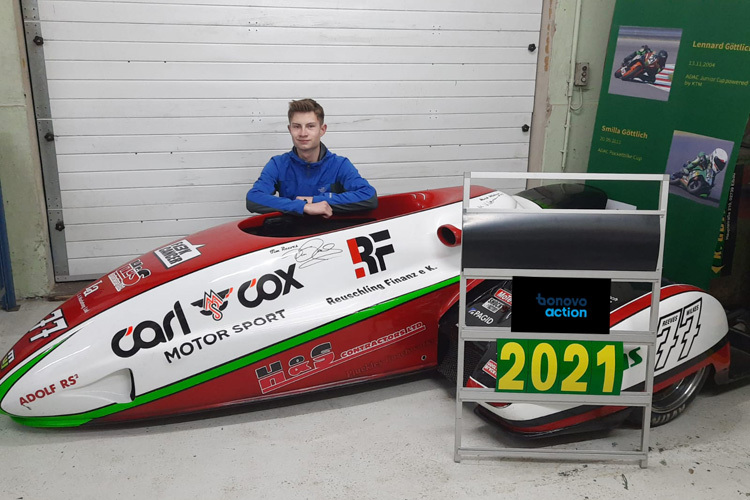 Lennard Göttlich vor seinem neuen Fahrzeug