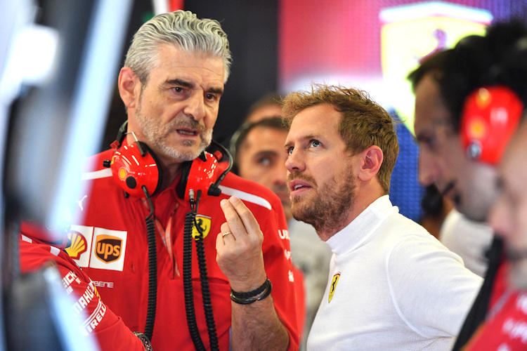 Ferrari-Teamchef Maurizio Arrivabene und Sebastian Vettel