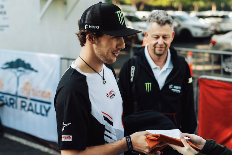 Tobias Ebster bei der Pressekonferenz zur Safari-Rallye in Südafrika