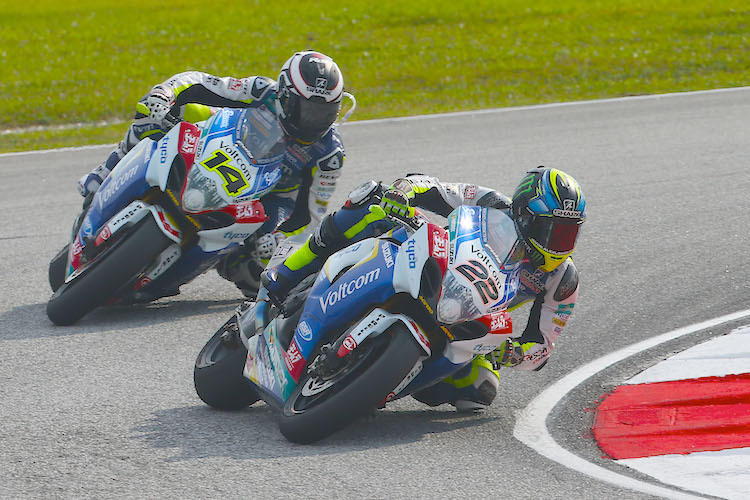 Alex Lowes (22) und Randy de Puniet (14) hatten es 2015 mit der Crescent Suzuki nicht leicht