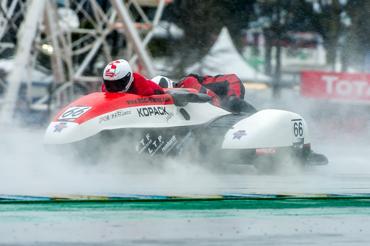 Mike Roscher/Anna Burkard in der Regengischt von Le Mans