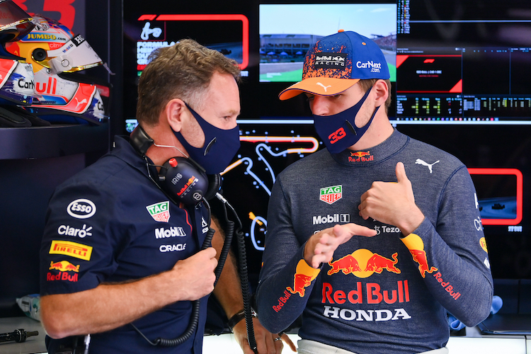 Red Bull Racing-Teamchef Christian Horner mit Polesetter Max Verstappen