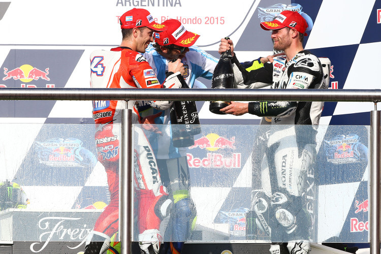 In Feierlaune: Andrea Dovizioso (Ducati), Valentino Rossi (Yamaha) und Cal Crutchlow (Honda)