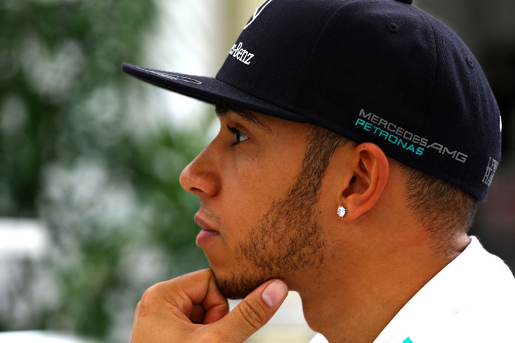 Lewis Hamilton: «Mein Silberpfeil ist sehr unruhig, wenn ich Gas gebe, da verliert man ganz schnell die Kontrolle über das Auto»