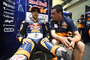 Miguel Oliveira in der Box des Teams Red Bull KTM Ajo