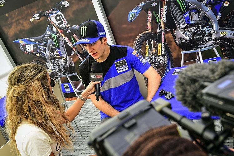 Jeremy Seewer im Gespräch mit MXGP-Reporterin Lisa Leyland