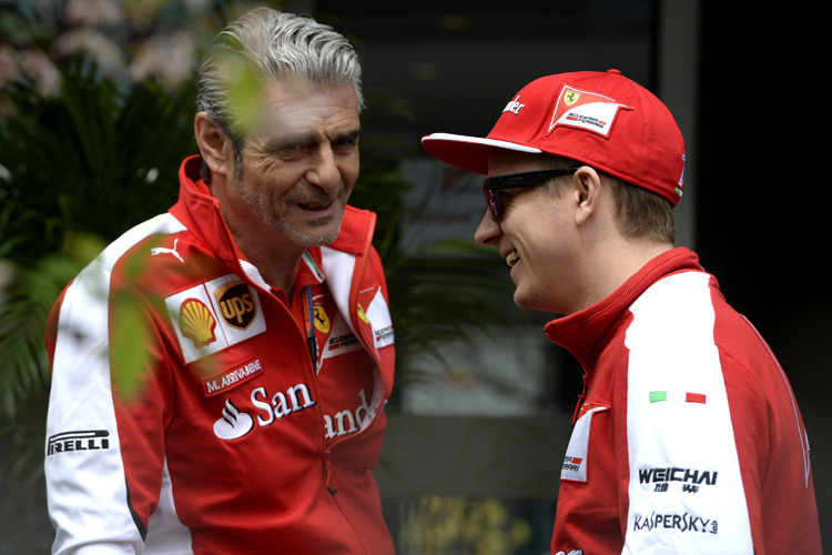 Ferrari-Teamchef Maurizio Arrivabene mit Kimi Räikkönen