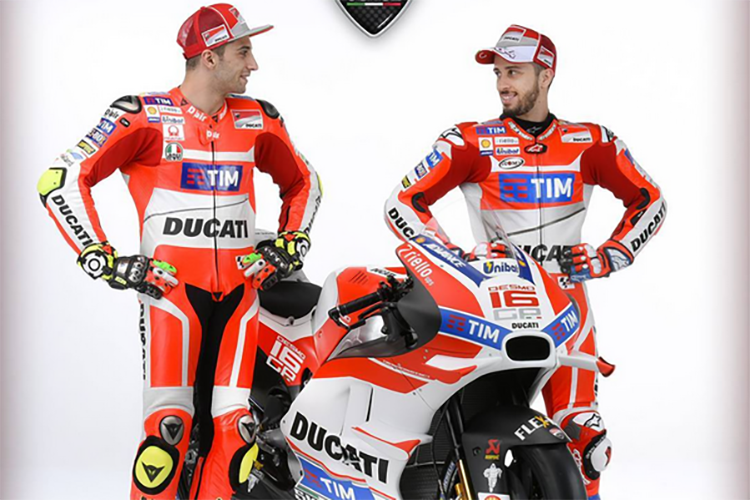 Andrea Iannone und Andrea Dovizioso mit ihrem Arbeitsgerät für 2016