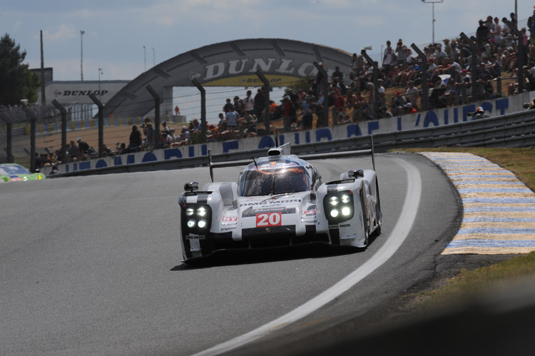 Porsche führt bei den 24 Stunden von Le Mans