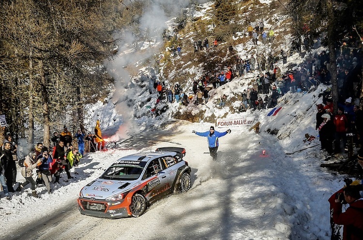 Kris Meeke übernahm wieder die Spitze