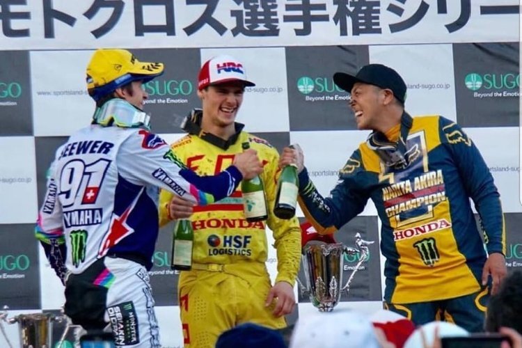 Jeremy Seewer und Tim Gajser feierten auf dem Podium