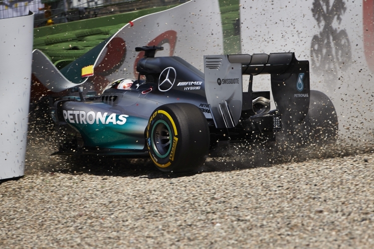 Der Crash von Lewis Hamilton