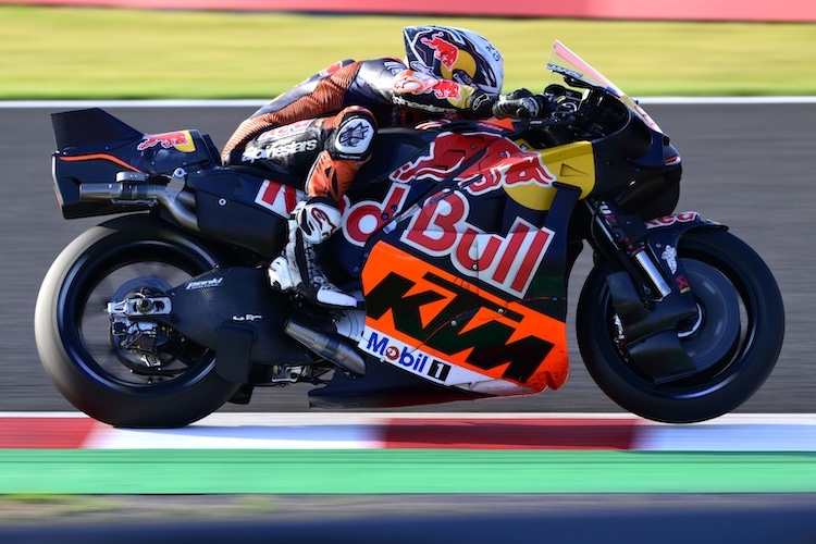 Pedro Acosta (2.) zog als einziger KTM-Pilot direkt ins Q2 ein