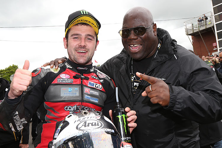 Michael Dunlop mit seinem Sponsor Carl Cox