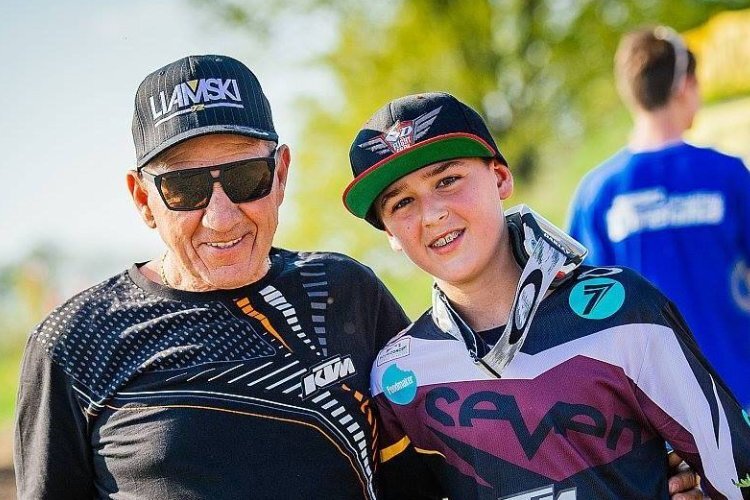  Opa Harry Everts mit Enkel Liam