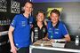 In Assen bekam MotoE-Pilot Aegerter Besuch von Kervin Bos und Ronald ten Kate