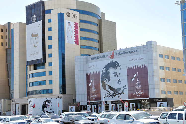 Der Emir ist in Doha allgegenwärtig