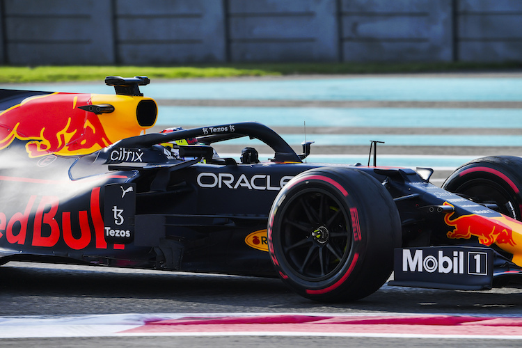 Sergio Pérez beim Nachsaisontest in Abu Dhabi mit den neuen Reifen
