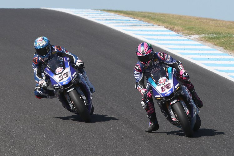 Marco Melandri (li) bremst Alex Lowes aus