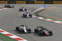 Kevin Magnussen (vorne rechts) hat mit Charles Leclerc schon in Russland gerauft