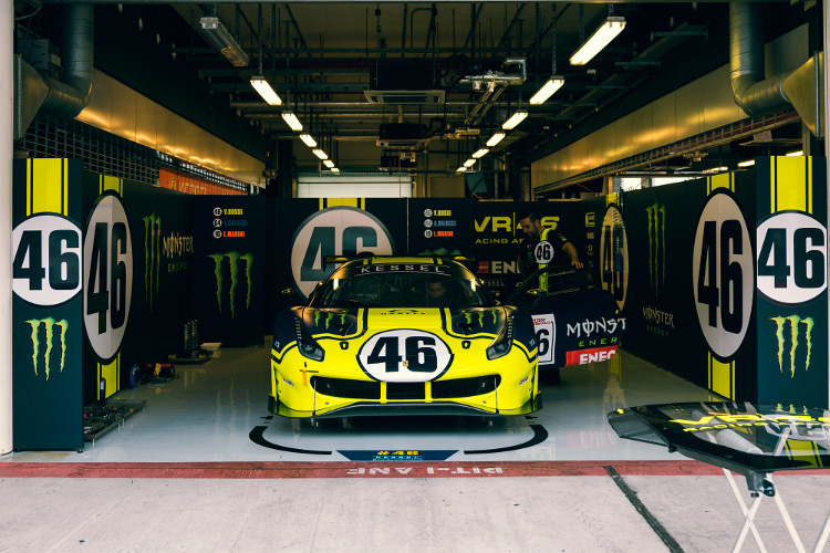 Der Ferrari 488 GT3 von Valentino Rossi in der Box