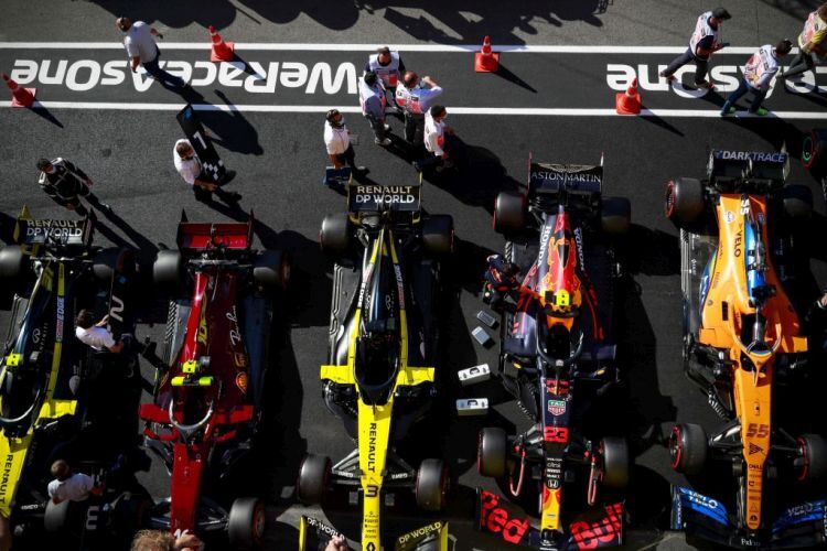Die Autos von Esteban Ocon, Charles Leclerc, Daniel Ricciardo, Alexander Albon & Carlos Sainz