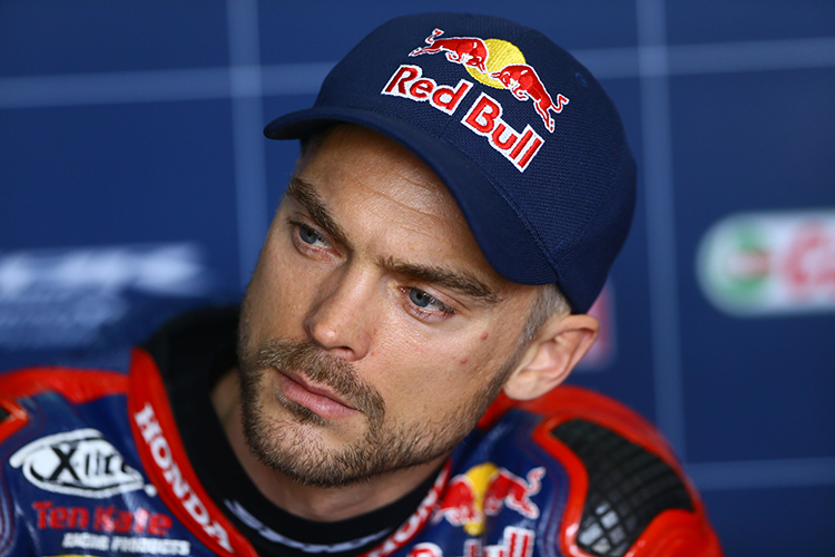 Leon Camier quält sich für sein Comeback