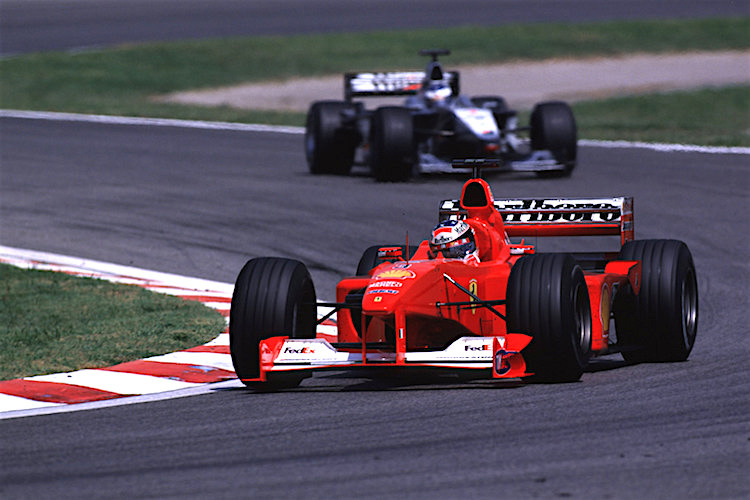 Michael Schumacher vor Mika Häkkinen in Barcelona 2000