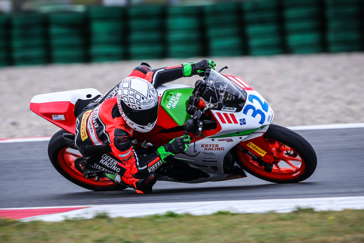 Toni Erhard von Kiefer Racing fuhr in der ersten Quali der Supersport 300 in Assen auf Rang 8